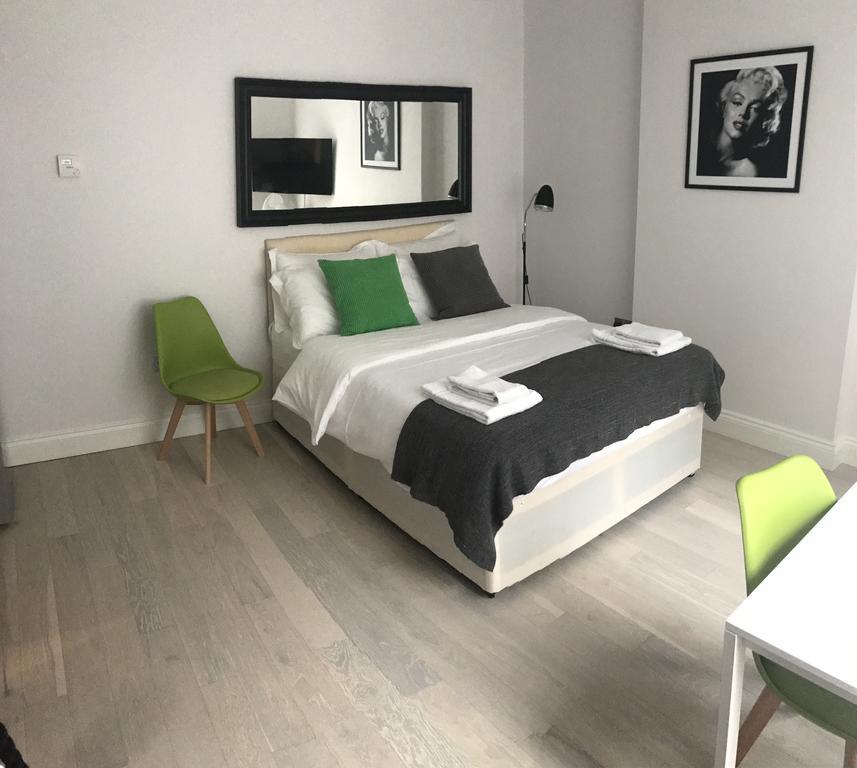 Апартаменти St Anne'S Court By Indigo Flats Лондон Екстер'єр фото